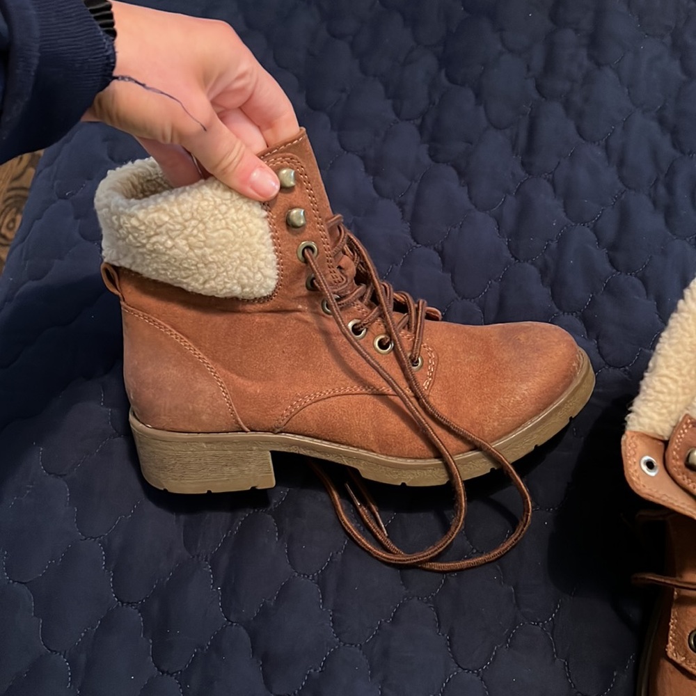 Boots - Picture 2 of 4